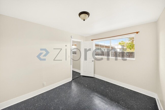 Building Photo - 12077 Sand Ave