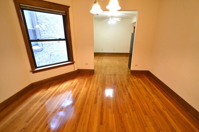 Building Photo - 3122 N California Ave