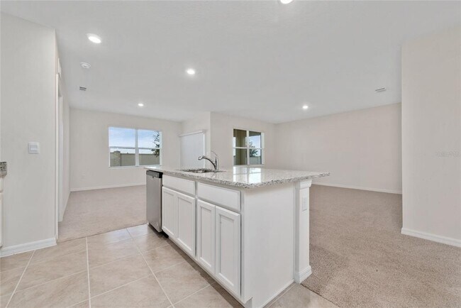 Building Photo - 804 Silver Palm Dr