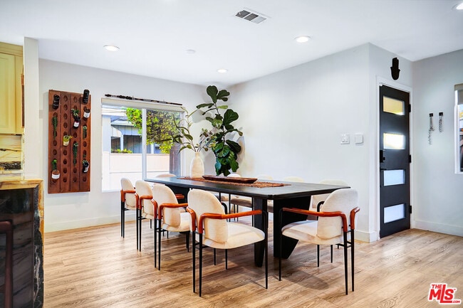 Building Photo - 5630 Gentry Ave