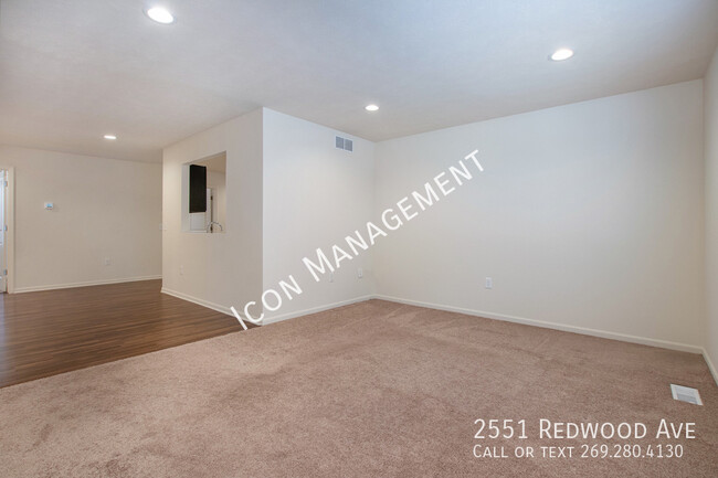 Building Photo - 2551 Redwood Ave