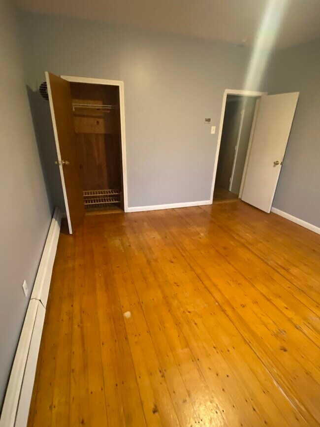 Building Photo - 455 Frankfort St