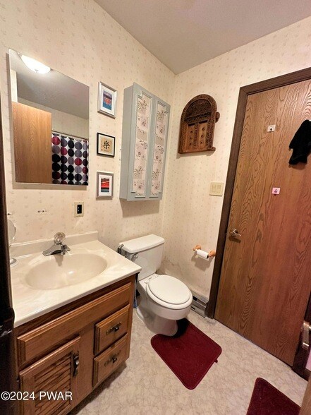 Building Photo - 402 Canoe Brook Dr