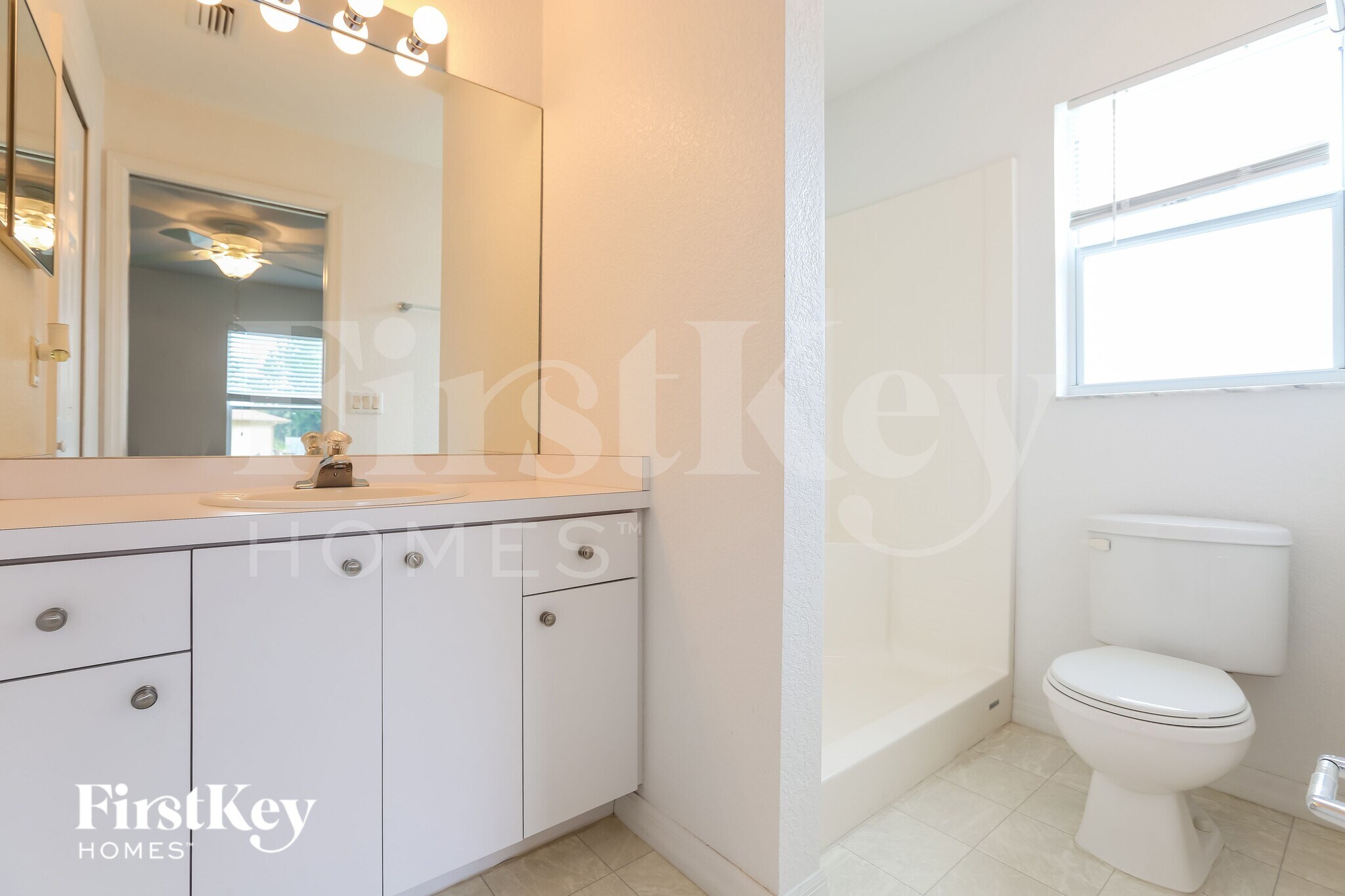 Building Photo - 11092 Vanessa Ave