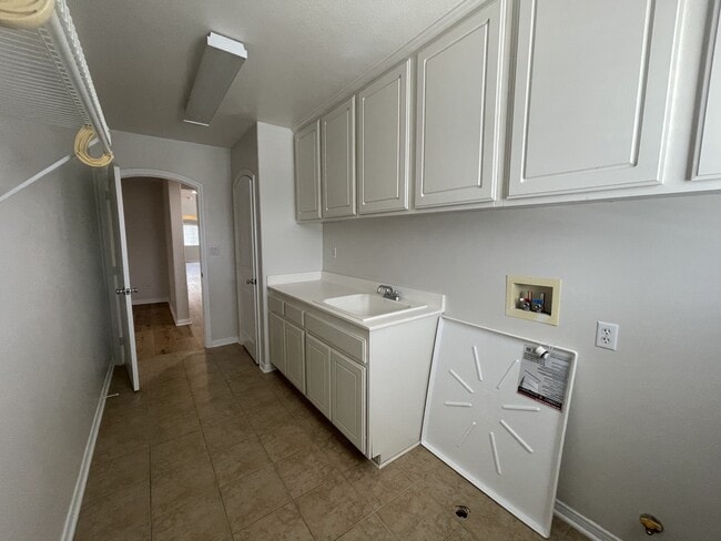 Building Photo - 37280 Parkway Dr