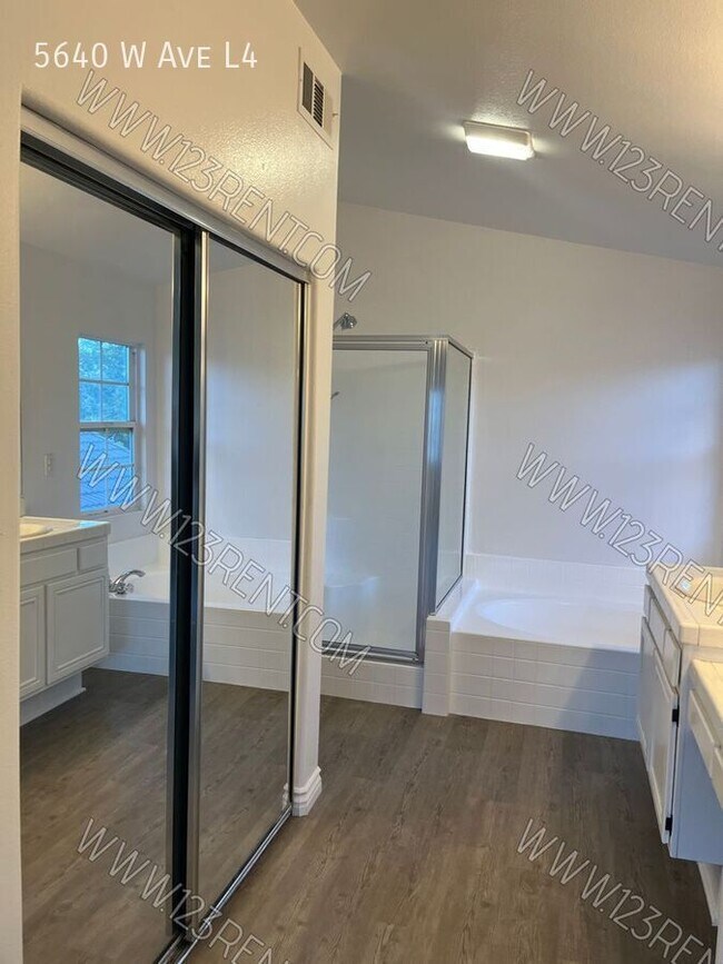 Building Photo - 5640 W Ave L4