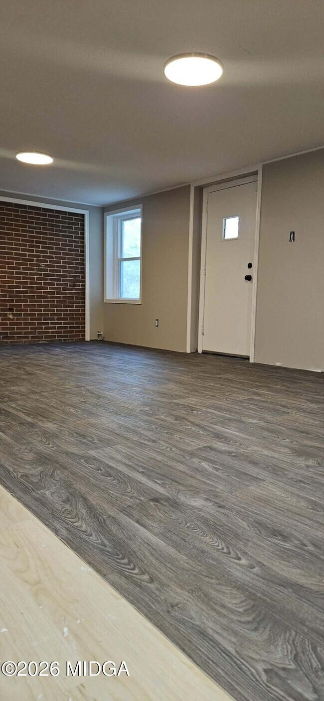 Building Photo - 912 Dogwood Cir