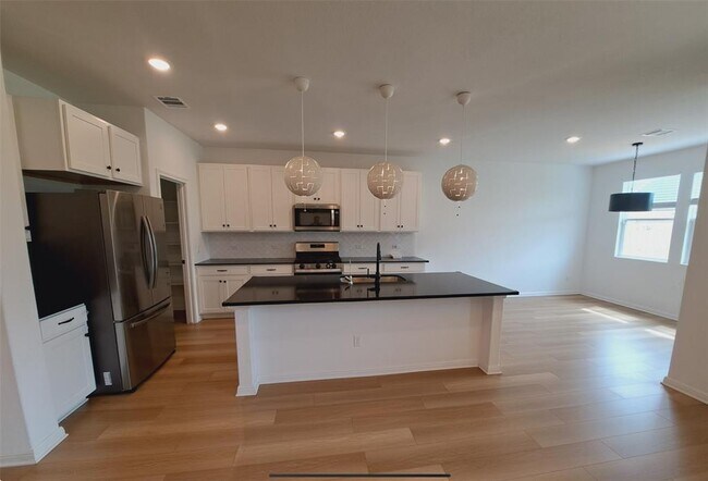 Building Photo - 2633 Danbury Ln