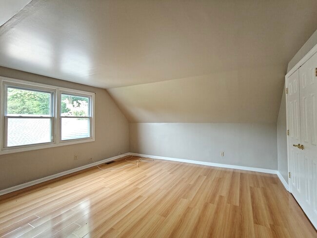 Building Photo - 75 Mainbridge Ln