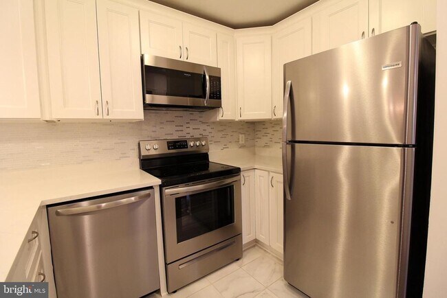 Building Photo - 102 Chesterfield Ln