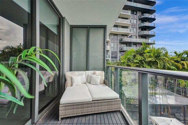 Building Photo - 121 NE 34th St