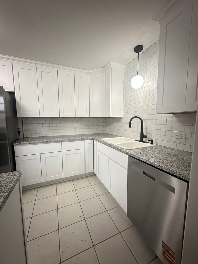 Building Photo - 475 E Bayview Blvd