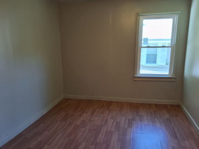 Building Photo - Charming  3 Bed, 2 Bath  House Located in Radcliff