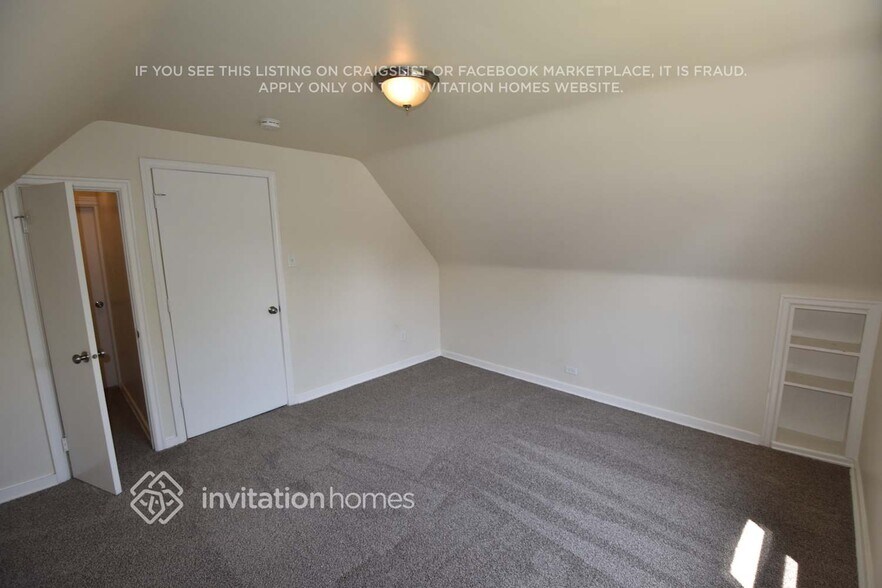 Building Photo - 8035 S Richmond St