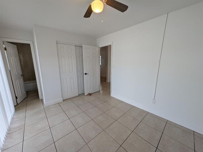 Building Photo - 140 NW 40th St