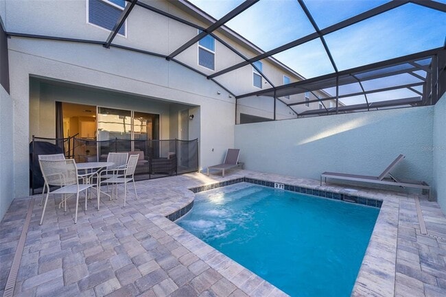 Building Photo - 1808 Tropical Palms Cir