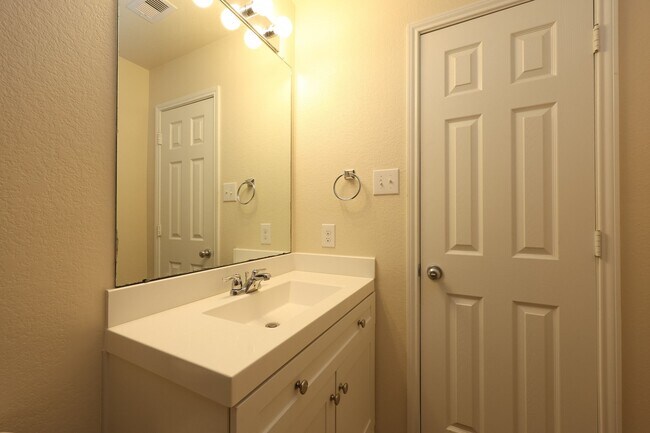 Building Photo - 4155 Falvel Cove Dr