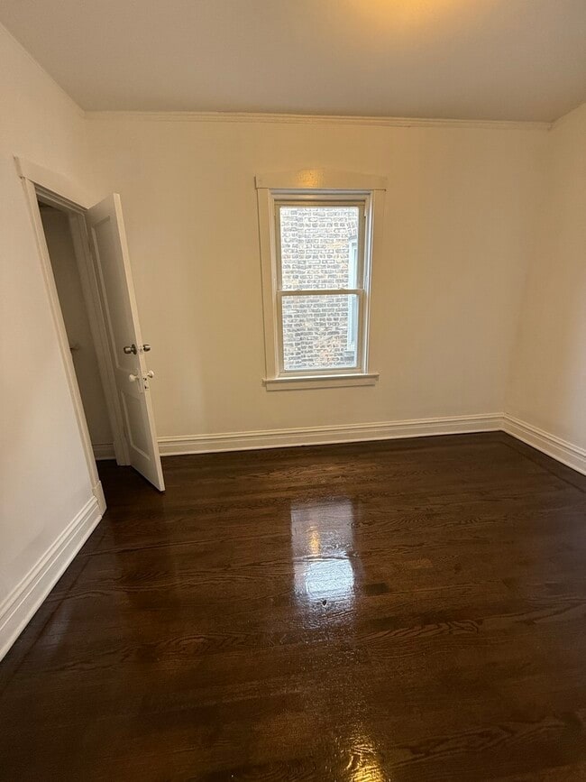 Building Photo - 5092 W Monroe St