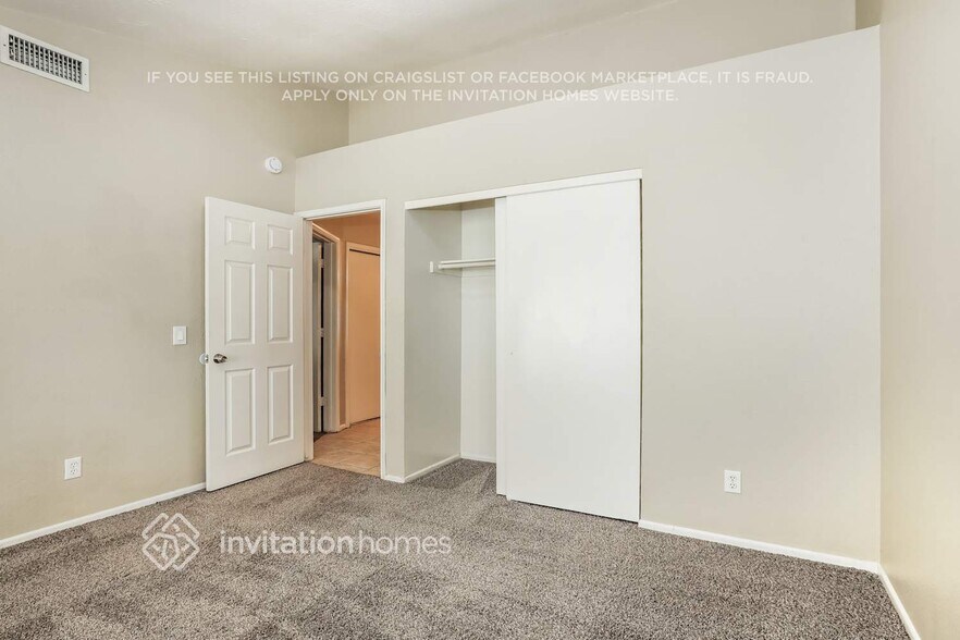 Building Photo - 822 E Gila Ln