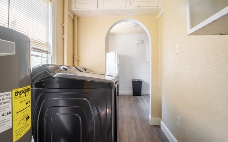 Building Photo - 5928-5928 Victor St