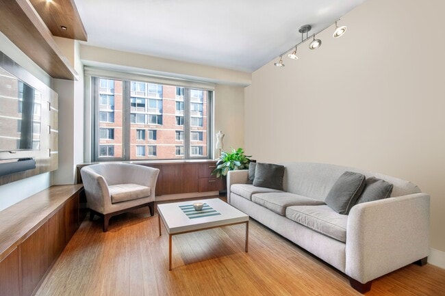 Building Photo - 305 W 16th St