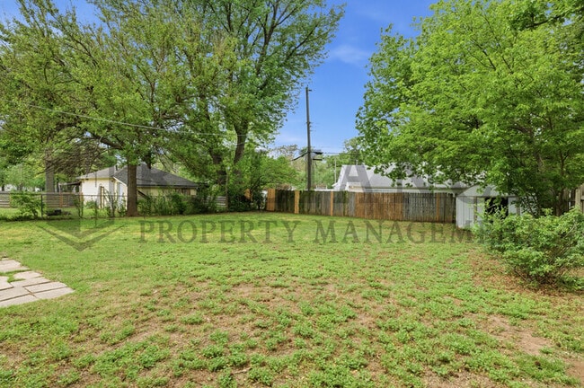 Building Photo - 571 S Roosevelt St