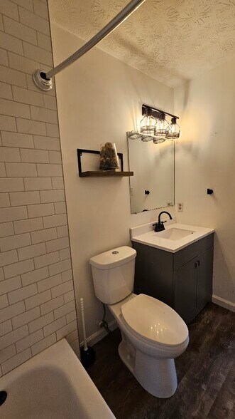 Bathroom - 626 Woods Crossing Dr
