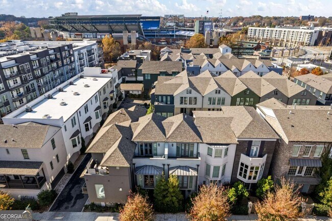 Building Photo - 689 Fraser St SE