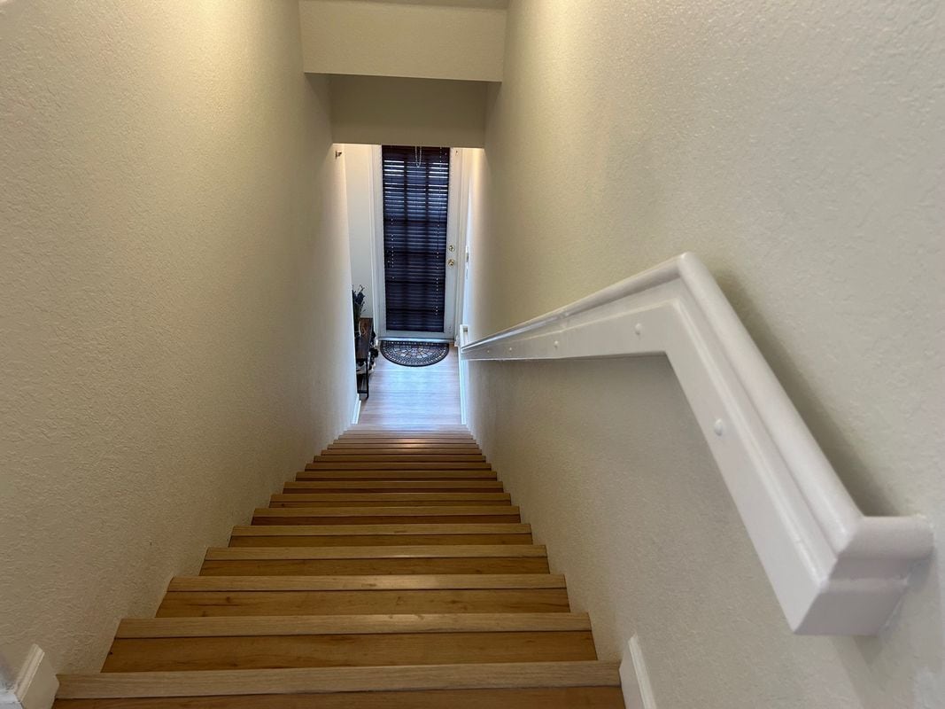 Building Photo - 430 SW 147th Ave