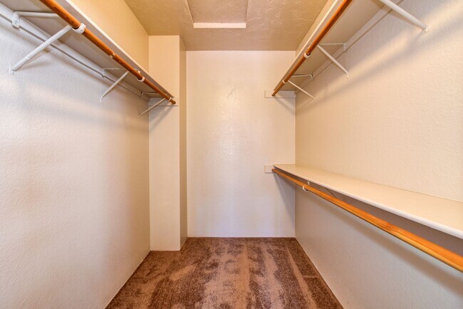 Building Photo - Pet Friendly 4 bedroom, 3 bath home for rent!