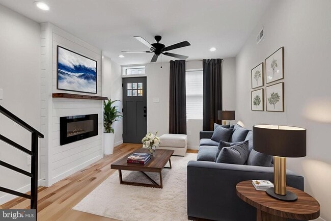 Building Photo - 2039 E Letterly St