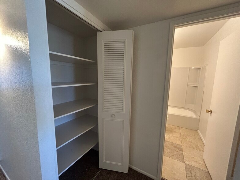 Building Photo - 5744 N 44th Ave