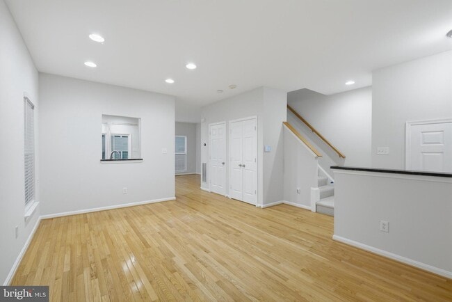 Building Photo - 45570 Trestle Terrace