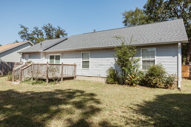 Building Photo - 309 Green Oak Dr