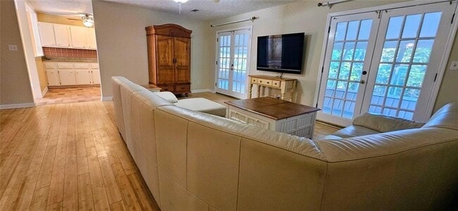 Building Photo - 1575 S Ridge Dr