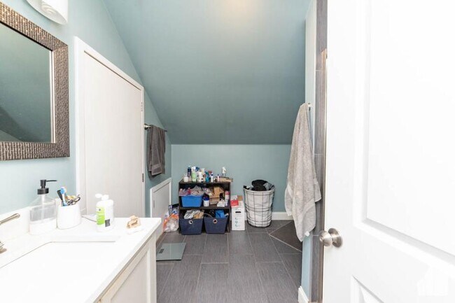 Building Photo - 2 bedroom in Chicago IL 60622