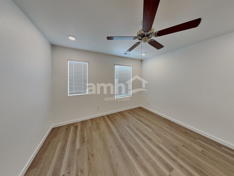 Building Photo - 26105 E Calhoun Pl