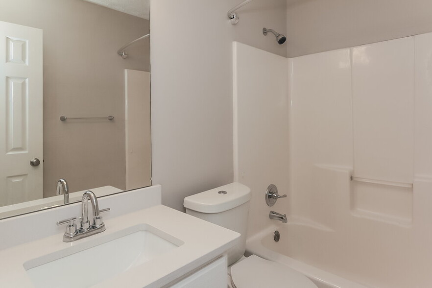 Building Photo - 691 River Valley Dr