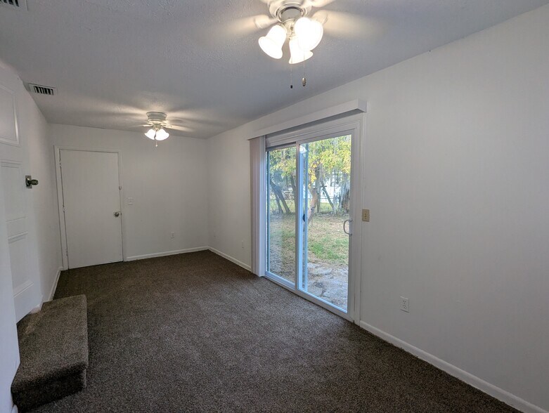 Building Photo - 2211 Tegner Dr