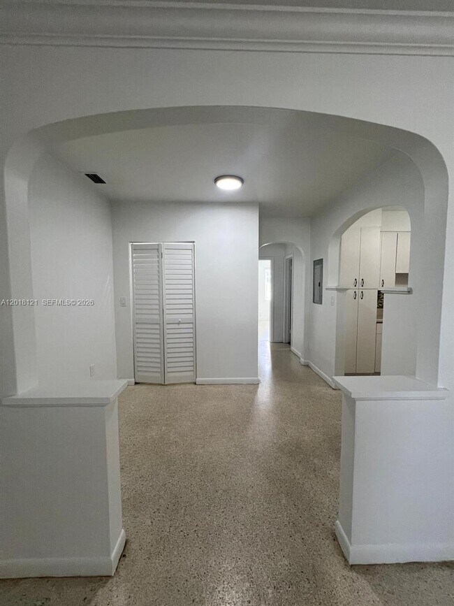 Building Photo - 301 NW 35th Ave