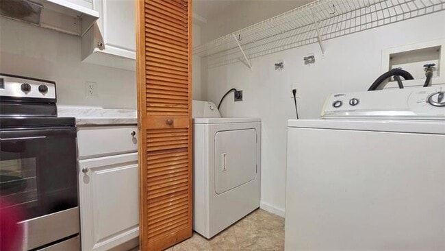 Building Photo - 1350 SE 3rd Ave