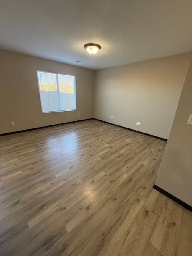 Building Photo - Luxury Townhomes