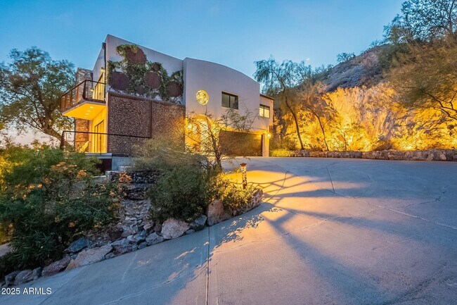 Building Photo - 7044 N Hillside Dr