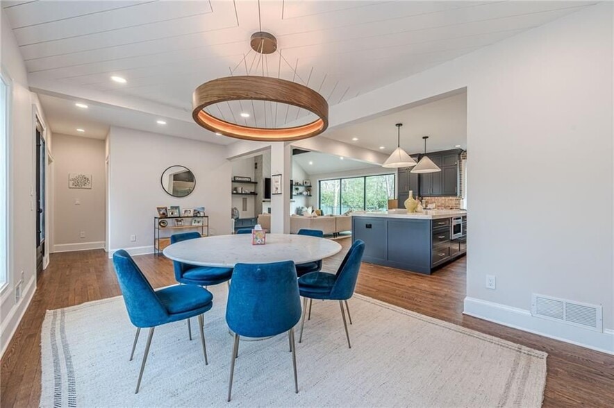 Building Photo - 4562 Columns Dr SE