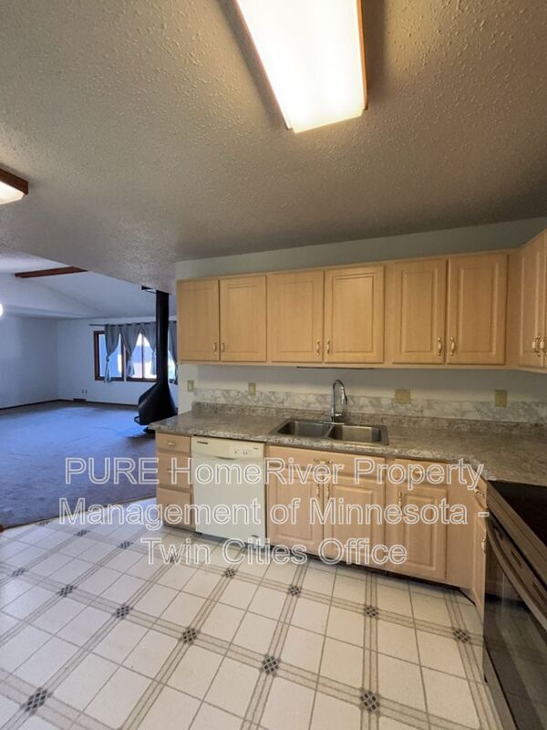 Building Photo - 1514 N Timber Ridge