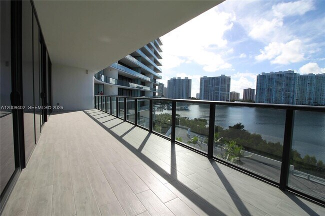 Building Photo - 5000 Island Estates Dr
