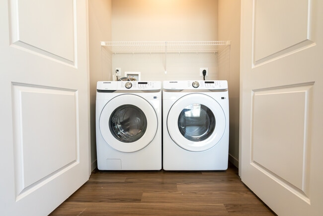 Building Photo - Glendora Flats