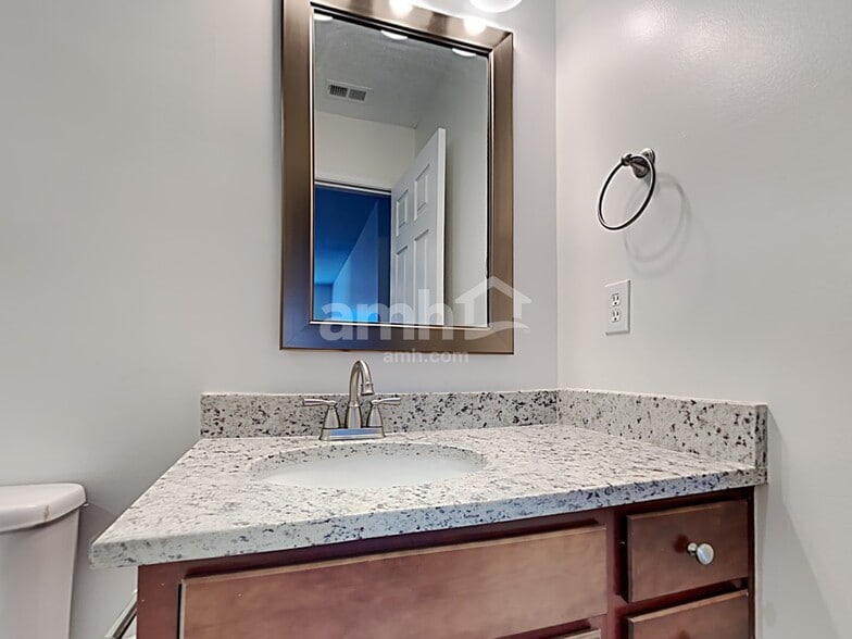Building Photo - 1099 Moss Grove Dr