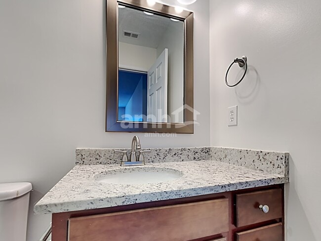 Building Photo - 1099 Moss Grove Dr