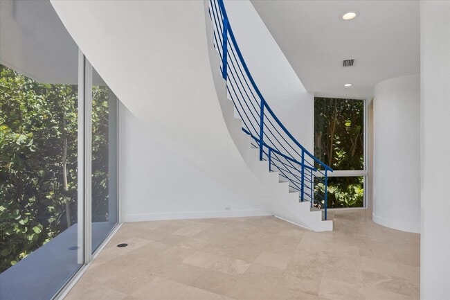 Building Photo - Beach Access & Gulf Views From This Incred...